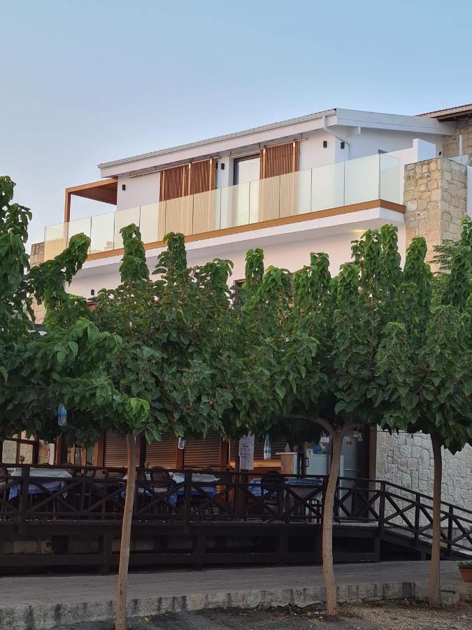 Y & P Latchi Hotel Luaran gambar