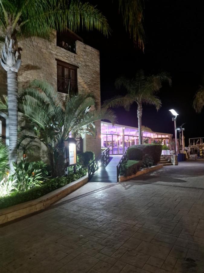 Y & P Latchi Hotel Luaran gambar