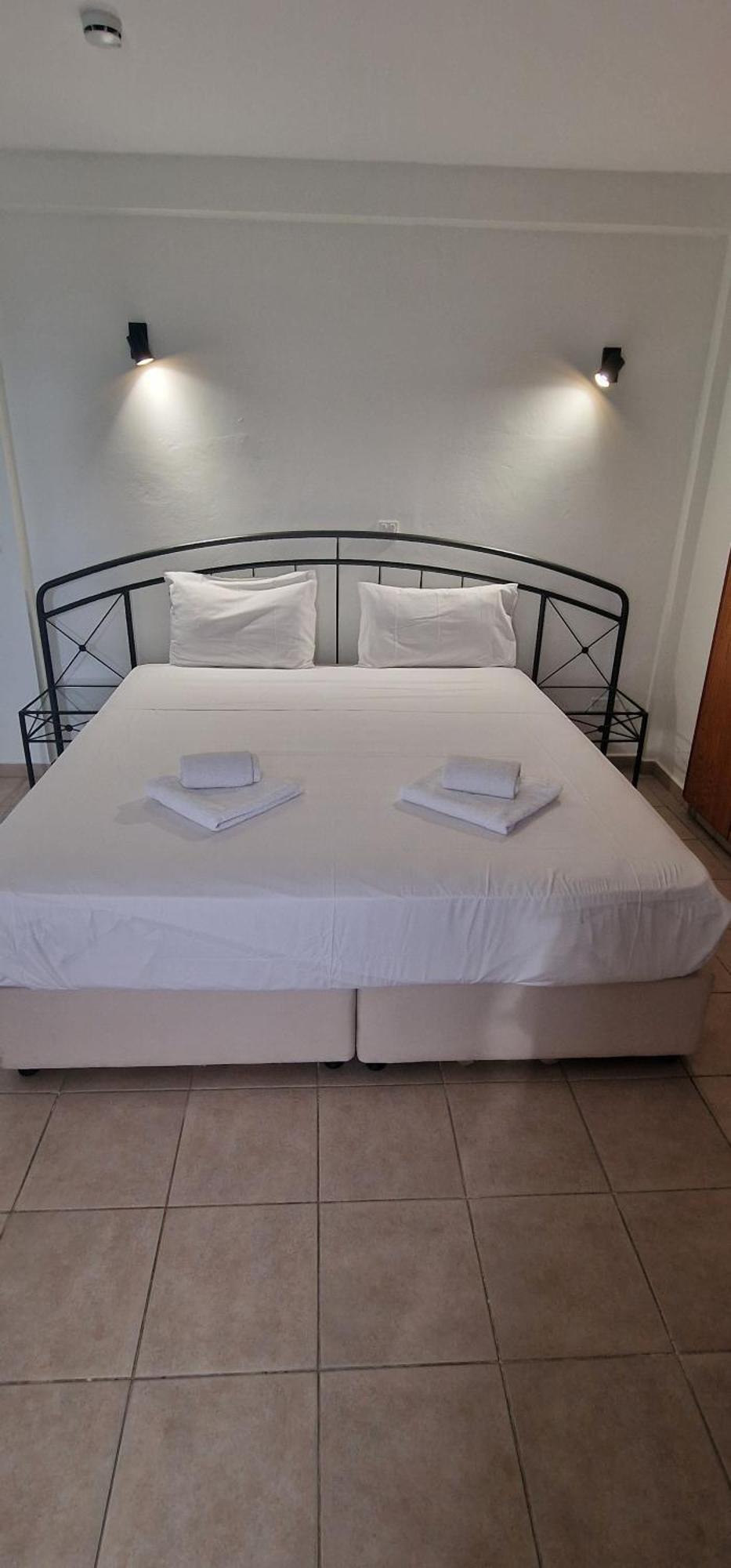 Y & P Latchi Hotel Bilik gambar